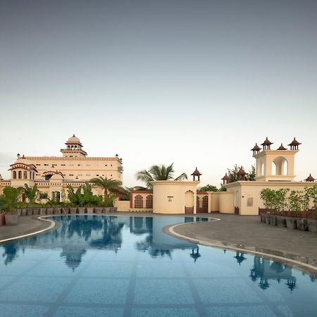 Uday Palace Navsari, A Member Of Radisson Individuals Eksteriør bilde