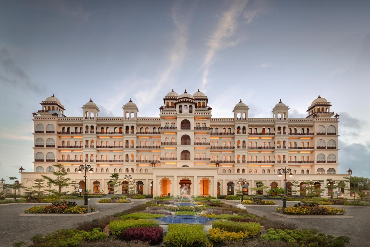 Uday Palace Navsari, A Member Of Radisson Individuals Eksteriør bilde