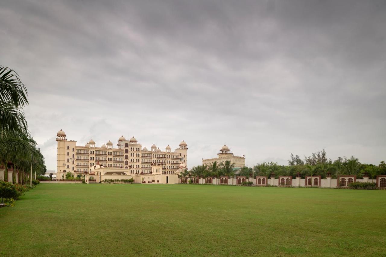 Uday Palace Navsari, A Member Of Radisson Individuals Eksteriør bilde