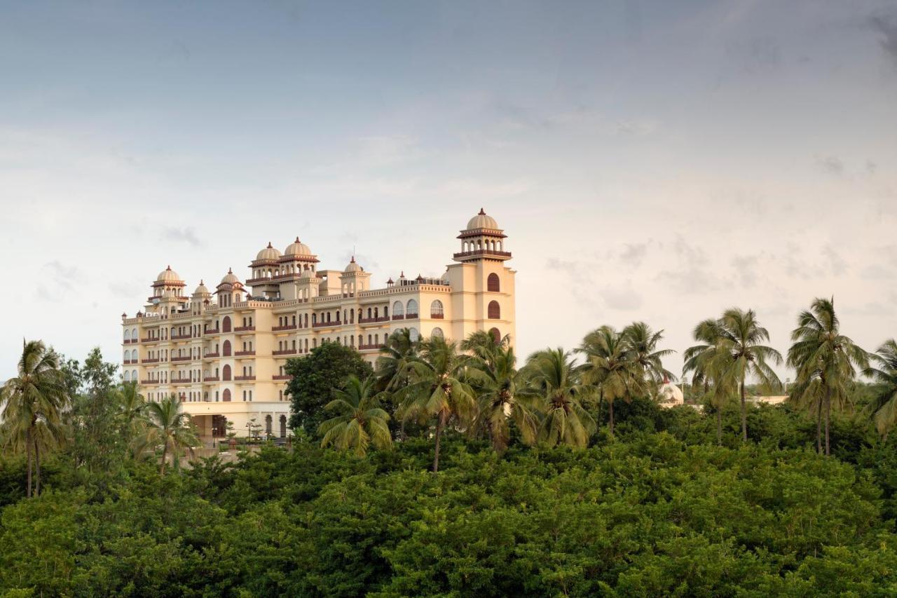 Uday Palace Navsari, A Member Of Radisson Individuals Eksteriør bilde