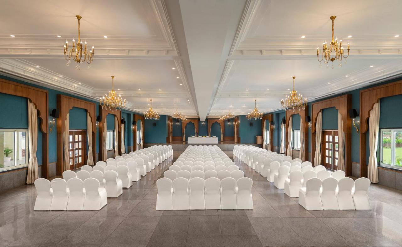 Uday Palace Navsari, A Member Of Radisson Individuals Eksteriør bilde