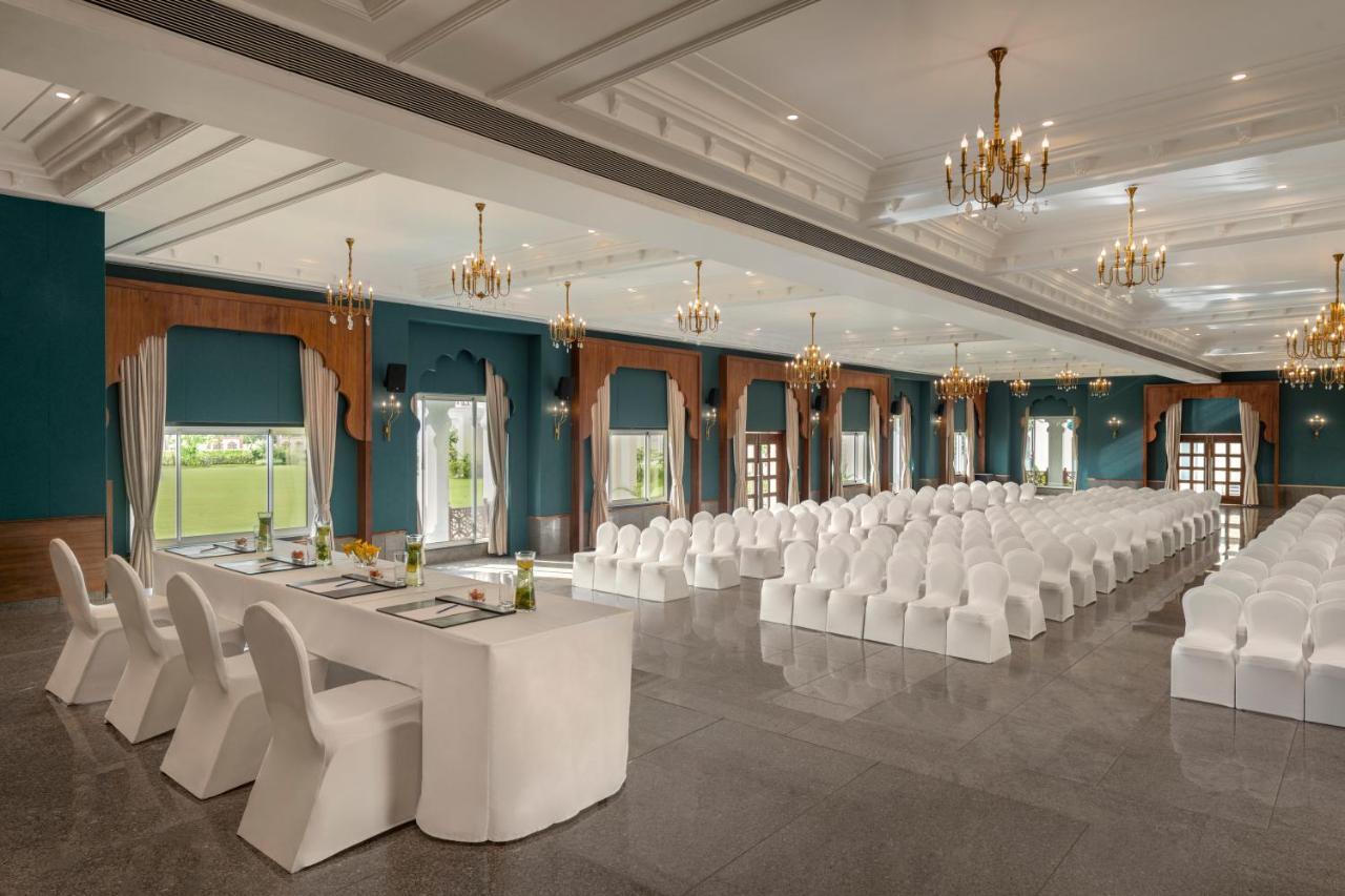 Uday Palace Navsari, A Member Of Radisson Individuals Eksteriør bilde