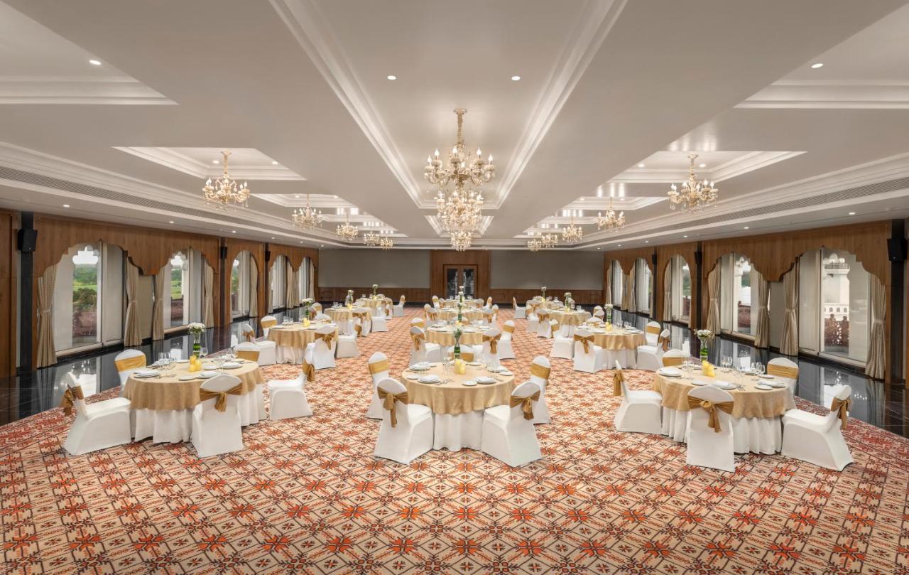 Uday Palace Navsari, A Member Of Radisson Individuals Eksteriør bilde