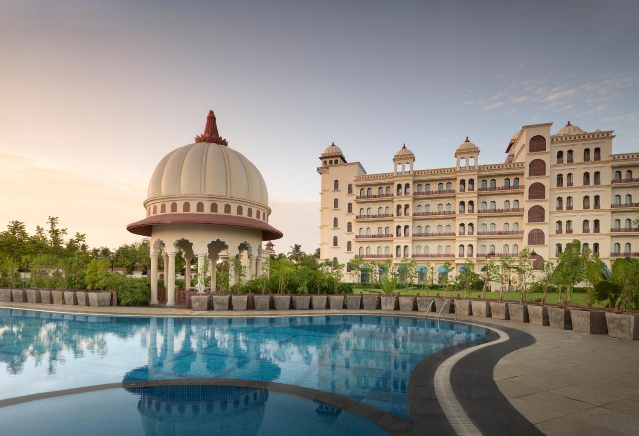Uday Palace Navsari, A Member Of Radisson Individuals Eksteriør bilde