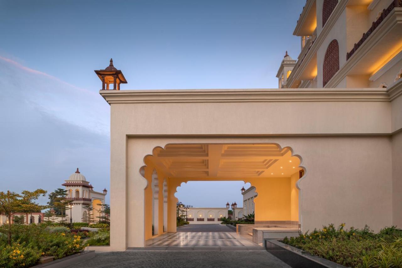 Uday Palace Navsari, A Member Of Radisson Individuals Eksteriør bilde