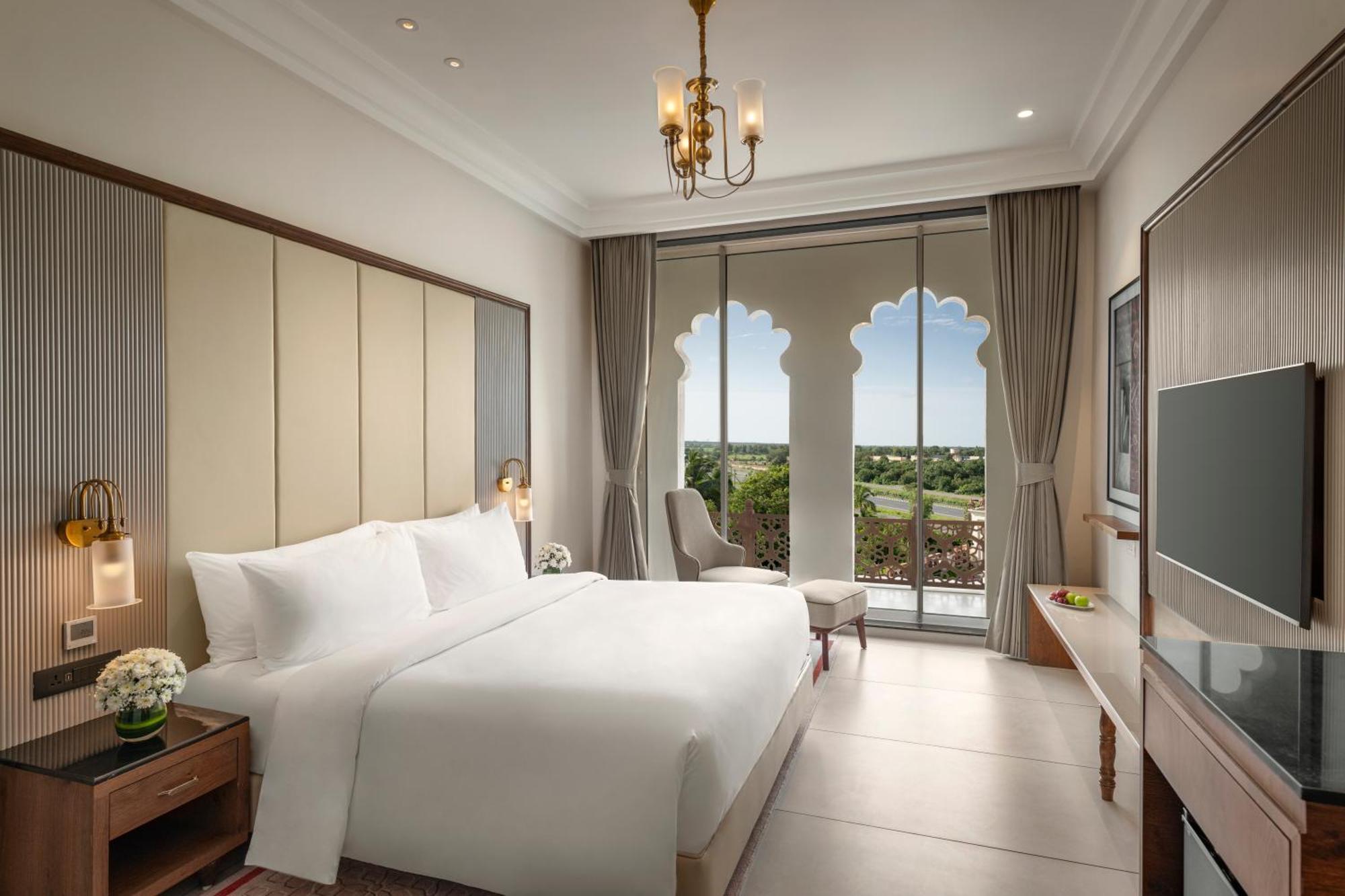 Uday Palace Navsari, A Member Of Radisson Individuals Eksteriør bilde