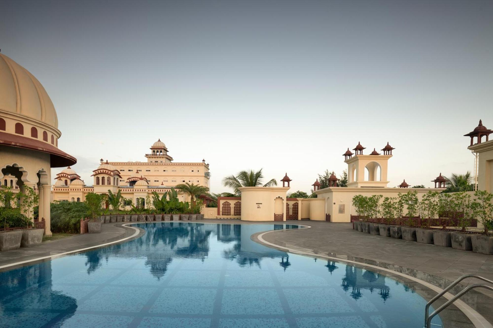 Uday Palace Navsari, A Member Of Radisson Individuals Eksteriør bilde